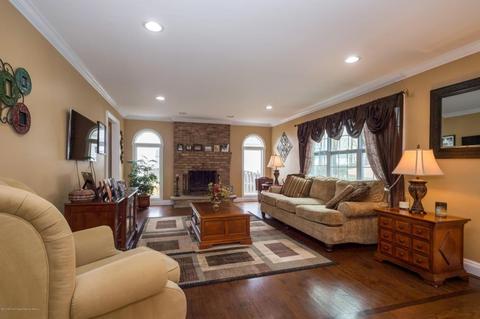17 Walnut Ct, Matawan, NJ 07747 photo 6