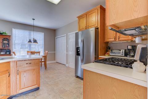 9 Jared Ct, Howell, NJ 07731 photo 5