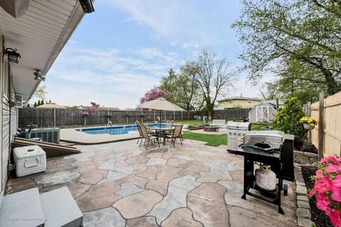4 Willow Ct, Parlin, NJ 08859 photo 18