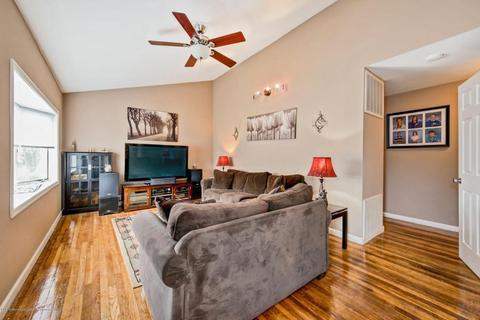 4 Willow Ct, Parlin, NJ 08859 photo 4