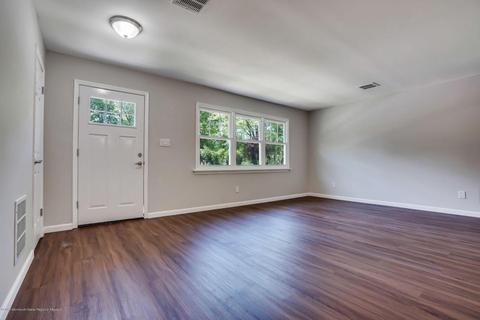 4 Townsend Dr, Matawan, NJ 07747 photo 8