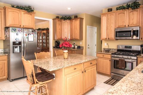 6 Cherise Ct, Jackson, NJ 08527 photo 2