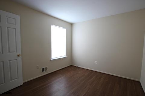 21 Hackamore Ct, Tinton Falls, NJ 07753 photo 8
