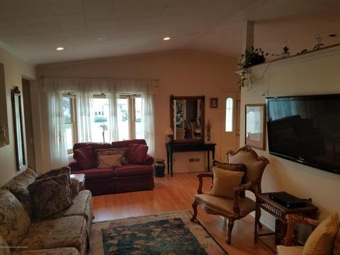 4 E Jack St, Hazlet, NJ 07730 photo 8