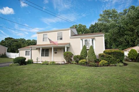 4 Maple Ln, Howell, NJ 07731 photo 1