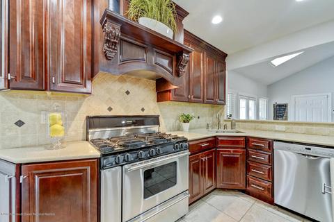 2 Oak Ln, Matawan, NJ 07747 photo 8