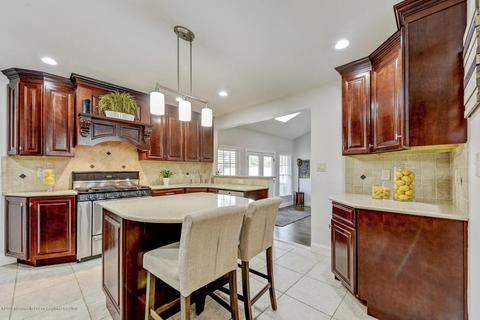 2 Oak Ln, Matawan, NJ 07747 photo 6