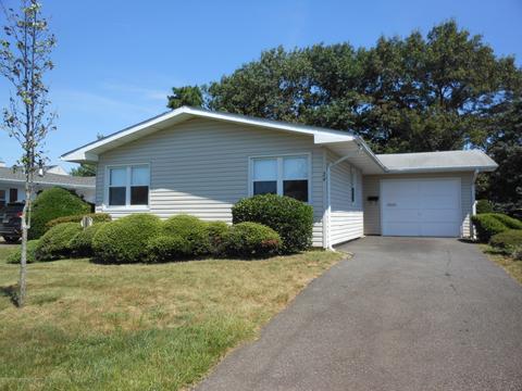 24 Phillips Rd, Brick, NJ 08724 photo 1