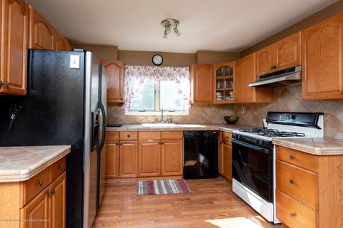 29 Kenneth Ter E, Middletown, NJ 07748 photo 3