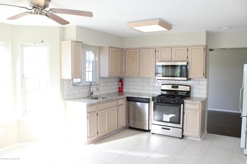 15 Middlesex Rd, Matawan, NJ 07747 photo 2
