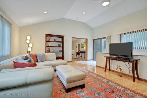 35 Johnston Ave, Brick, NJ 08724 photo 4