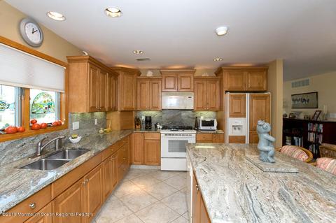 71 Captains Ct, Brick, NJ 08723 photo 10