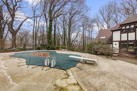 4 E Brook Dr, Holmdel, NJ 07733 photo 4