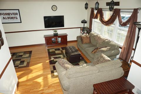 34 Townsend Dr, Matawan, NJ 07747 photo 2
