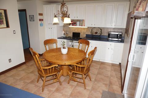 34 Townsend Dr, Matawan, NJ 07747 photo 9