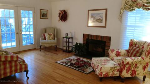 4 Hickory Ct #D, Brielle, NJ 08730 photo 2