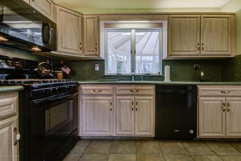 8 Colonial Dr, Matawan, NJ 07747 photo 18