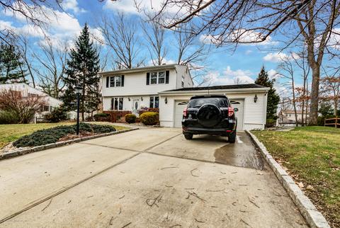 8 Colonial Dr, Matawan, NJ 07747 photo 4
