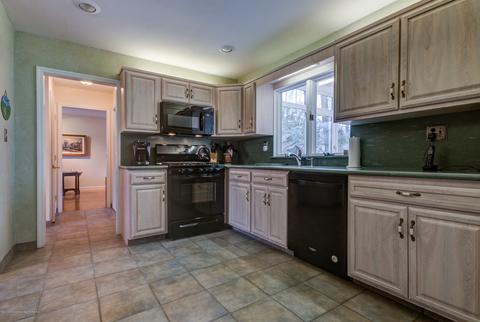 8 Colonial Dr, Matawan, NJ 07747 photo 16