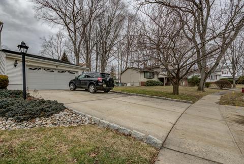 8 Colonial Dr, Matawan, NJ 07747 photo 5