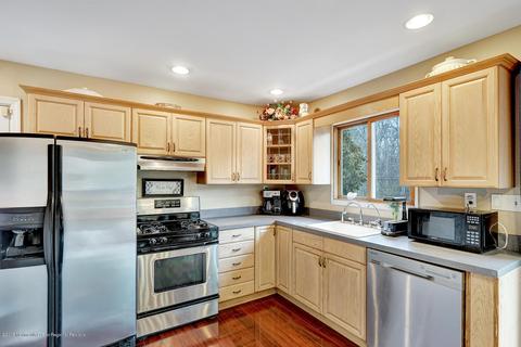 672 Freehold Rd, Jackson, NJ 08527 photo 3