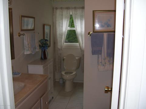 22 Marc Dr, Matawan, NJ 07747 photo 11