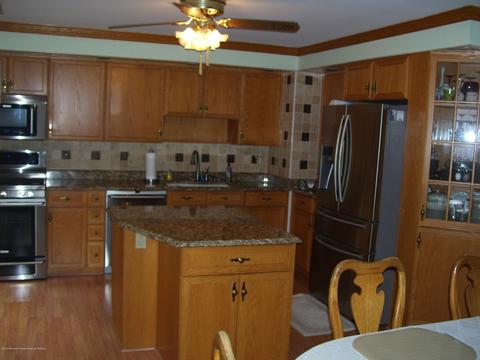 22 Marc Dr, Matawan, NJ 07747 photo 3
