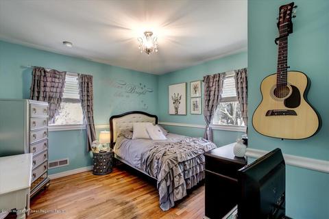 5 Acker Dr, Middletown, NJ 07748 photo 9