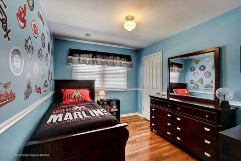 5 Acker Dr, Middletown, NJ 07748 photo 10