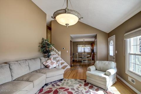 5 Acker Dr, Middletown, NJ 07748 photo 4