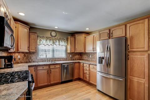 5 Acker Dr, Middletown, NJ 07748 photo 5