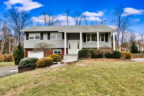 27 Old Queens Blvd, Manalapan, NJ 07726