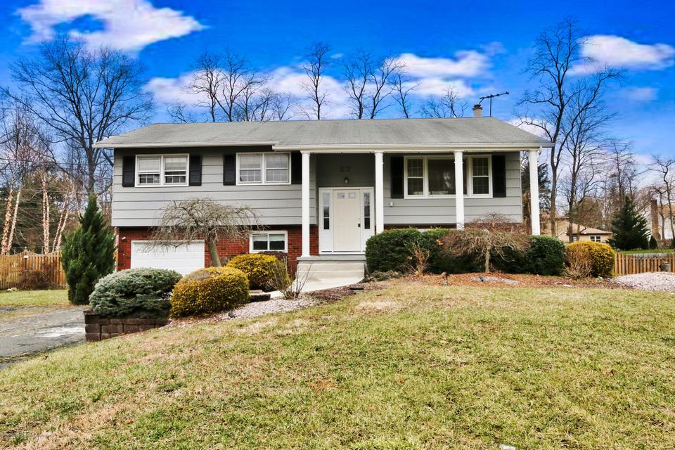  27 Old Queens Blvd, Manalapan, NJ 07726 photo 1