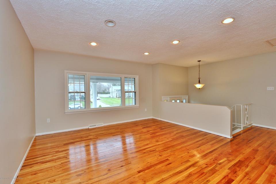  27 Old Queens Blvd, Manalapan, NJ 07726 photo 8