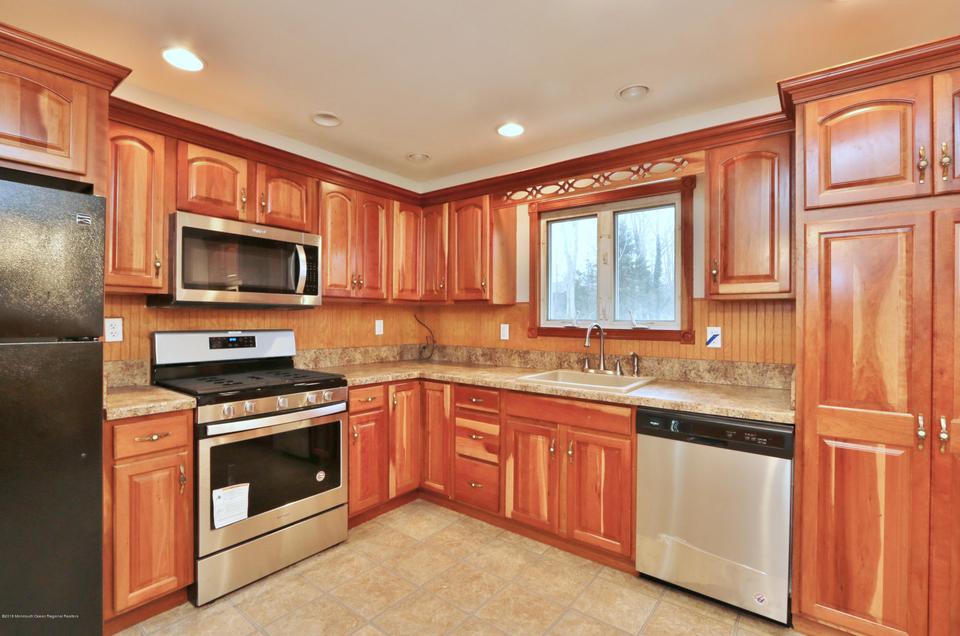  27 Old Queens Blvd, Manalapan, NJ 07726 photo 13