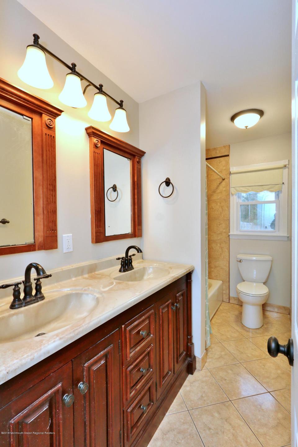  27 Old Queens Blvd, Manalapan, NJ 07726 photo 15