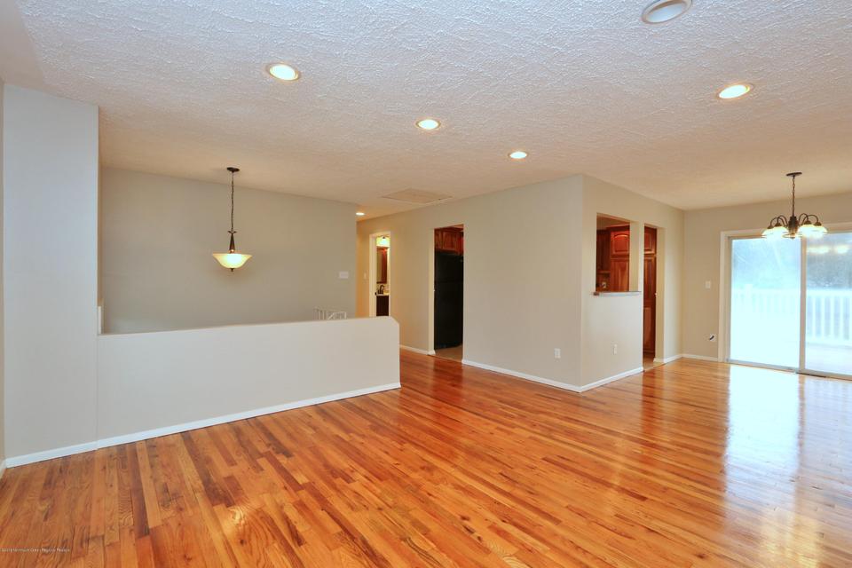  27 Old Queens Blvd, Manalapan, NJ 07726 photo 6