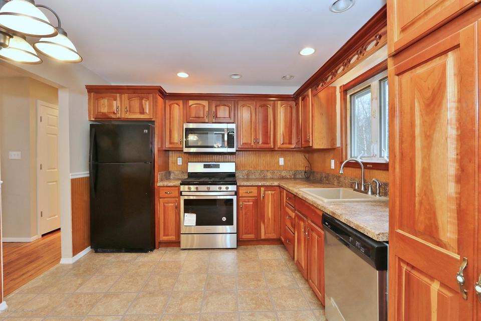  27 Old Queens Blvd, Manalapan, NJ 07726 photo 14
