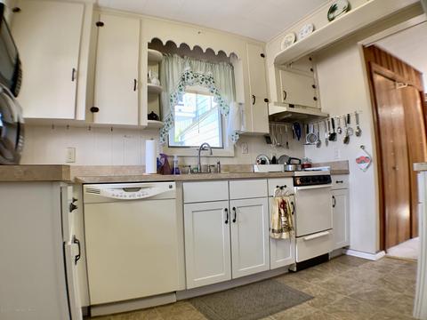 106 E 6th St, Ship Bottom, NJ 08008 photo 5