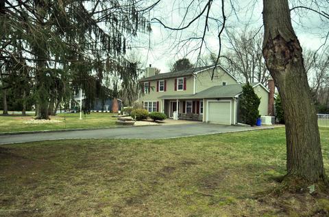 3 Sutton Ct, Matawan, NJ 07747 photo 2