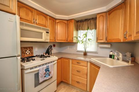 18 Baker Dr, Helmetta, NJ 08828 photo 5