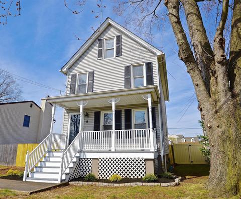 8 Cathrine St, Sewaren, NJ 07077 photo 2
