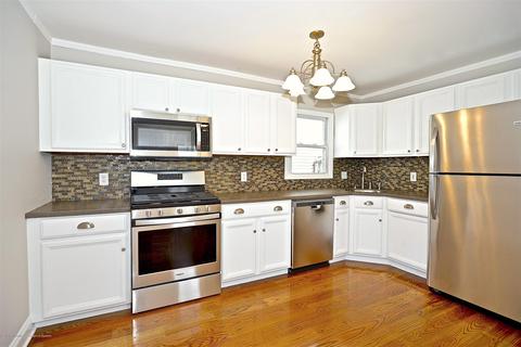 8 Cathrine St, Sewaren, NJ 07077 photo 6