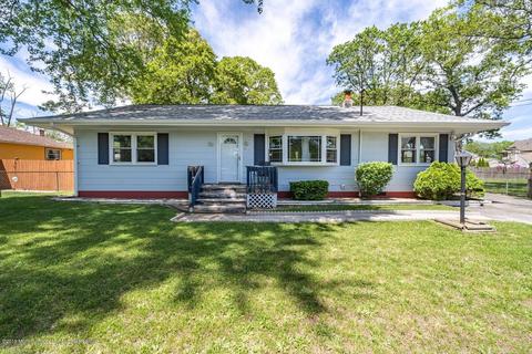 462 Pinecroft Dr, Brick, NJ 08723 photo 2