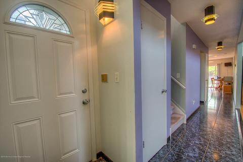 34 Denton Ct, Matawan, NJ 07747 photo 3