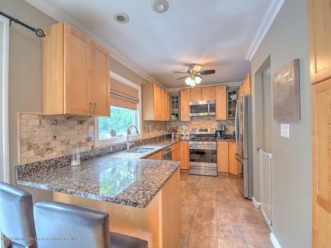 24 Marc Dr, Matawan, NJ 07747 photo 3