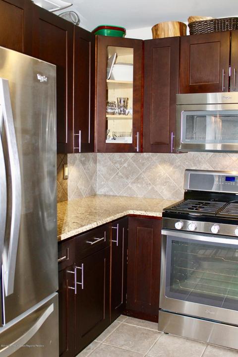 20 Hackamore Ct, Tinton Falls, NJ 07753 photo 4