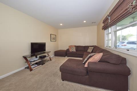 112 Shoreland Ter, North Middletown, NJ 07748 photo 5