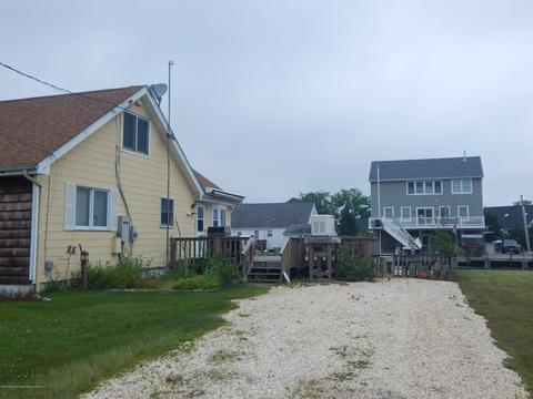 31 Bayview Dr, Waretown, NJ 08758 photo 2