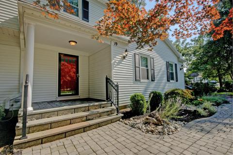 19 Algonquin Rd, Holmdel, NJ 07733 photo 1